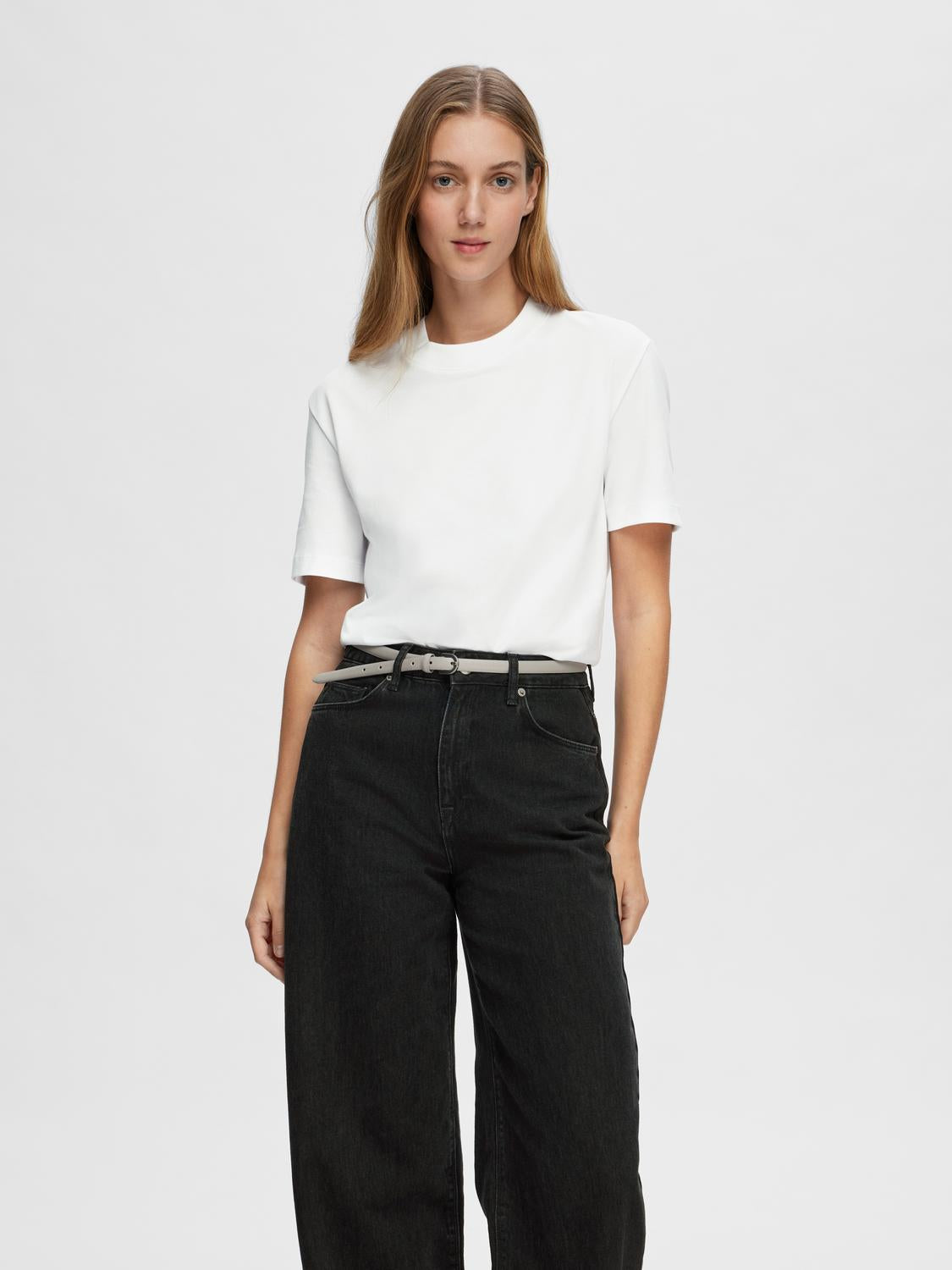 model_shot-front